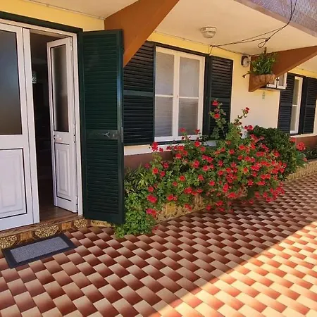 Pensión Casa Ribeirinho No Coracao Da Natureza Ponta do Pargo